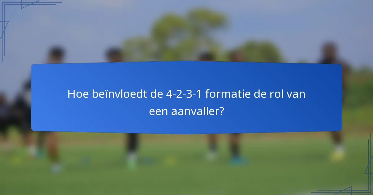 Hoe beïnvloedt de 4-2-3-1 formatie de rol van een aanvaller?
